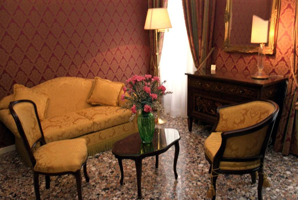 Casa Pisani Canal Venetië Kamer foto